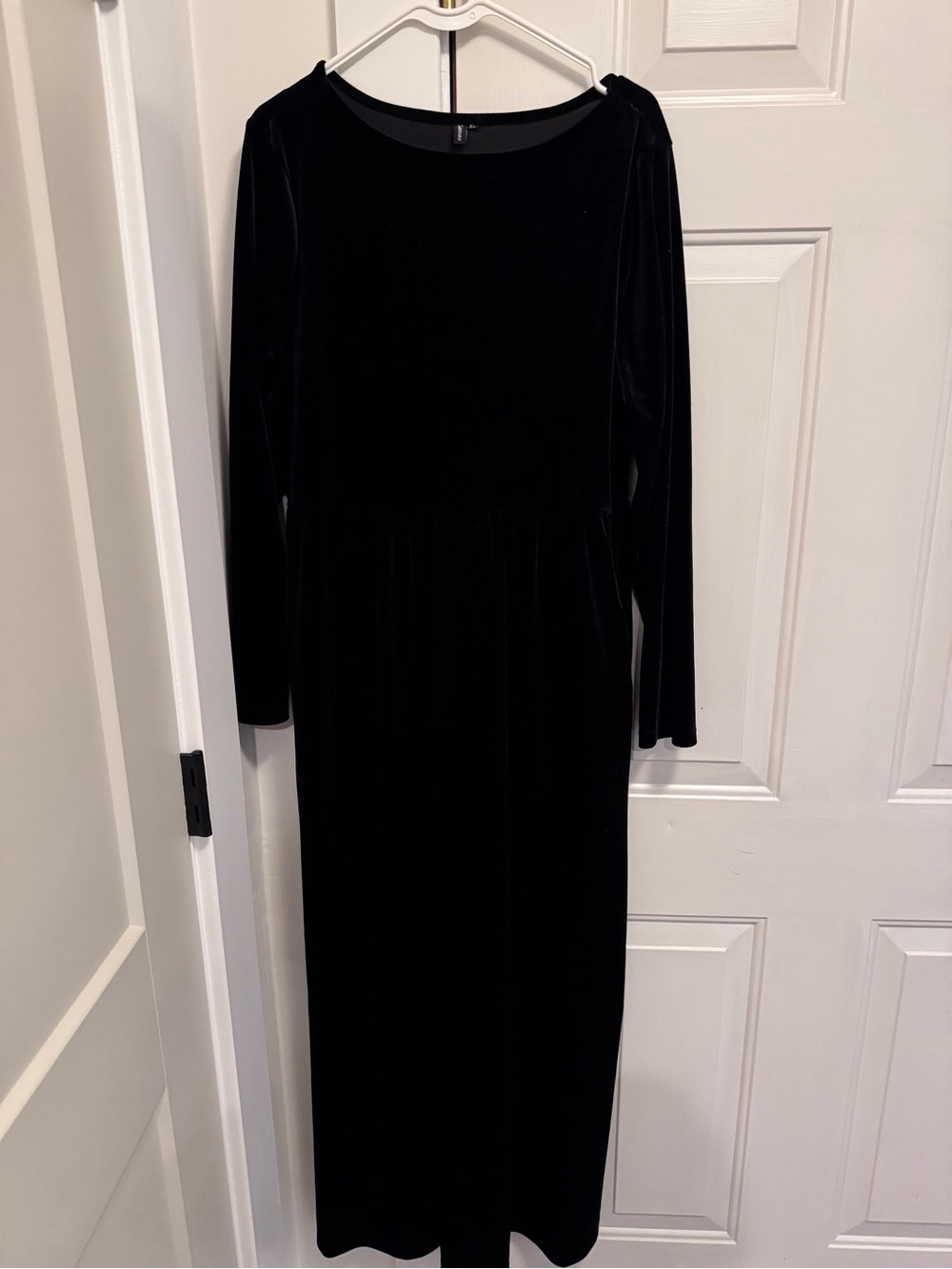 Gorgeous black velvet dress